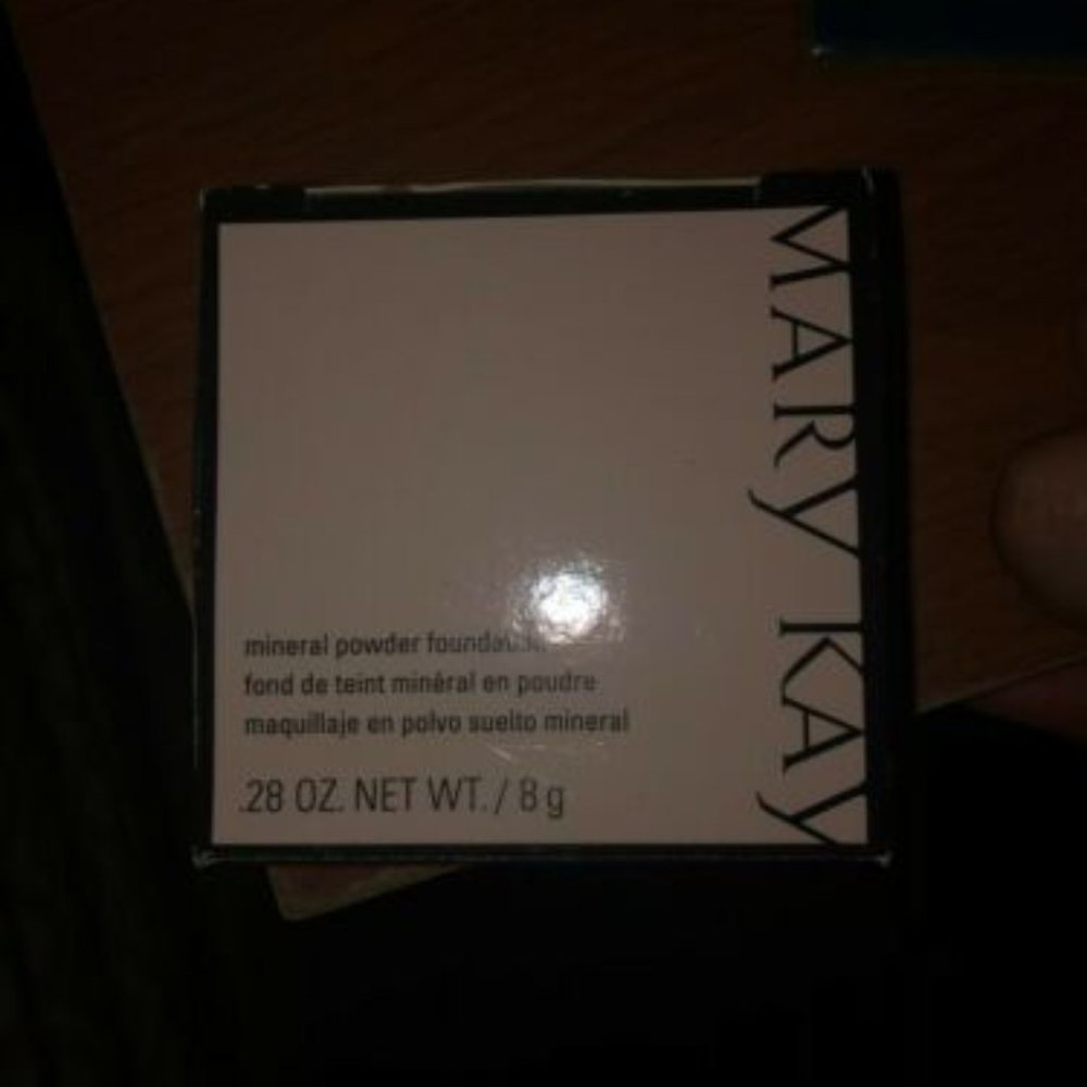 Mary Kay Mineral Powder Foundation - Beige 2